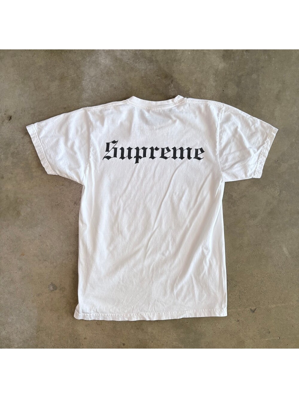 Supreme Men Sz Medium White Gothic Logo T-Shirt Rare Find